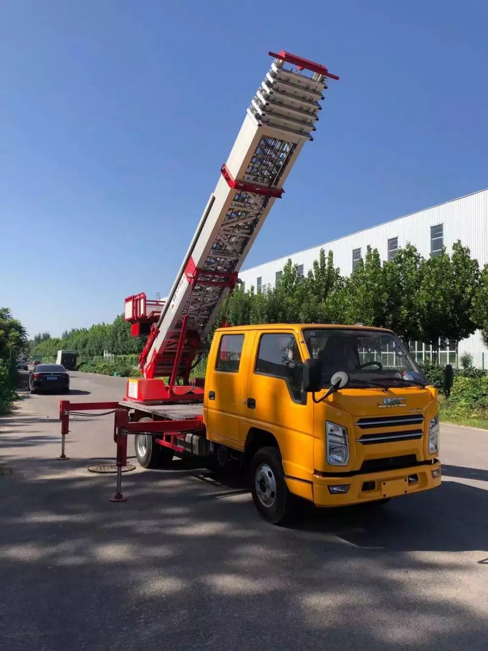 松桃附近的云梯车出租服务：轻松解决高空作业需求